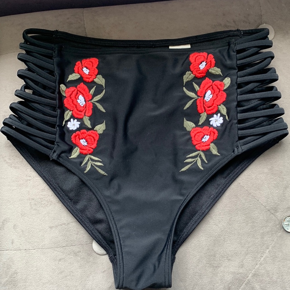 Hollister Black Roses High-Waisted Bikini Bottom-XS